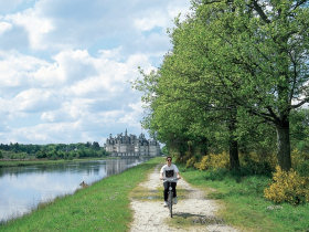 Cycling holiday in the Loire, France